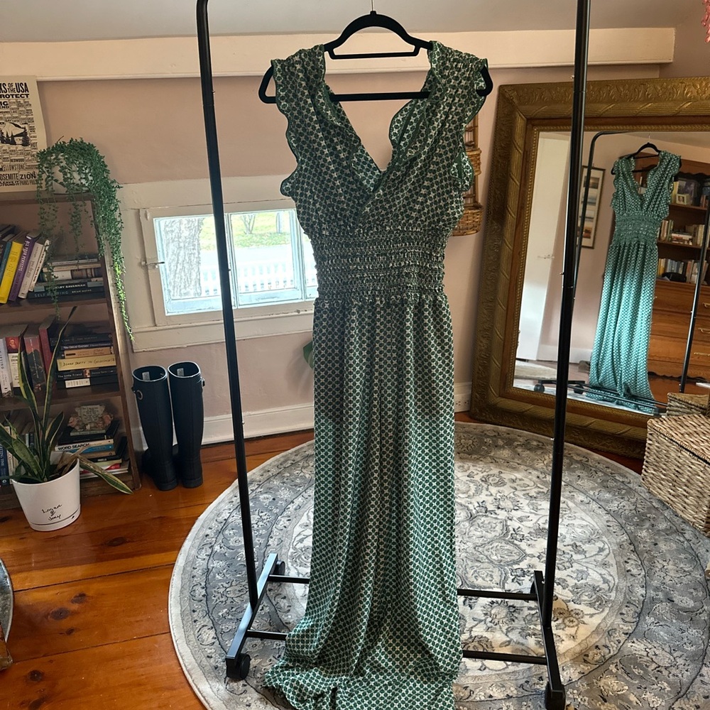 Max Studio Green Jumpsuit floral/ geometric pattern